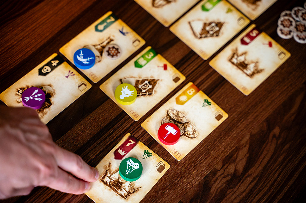 Bidding phase in Goblin Vaults with cards and gear tokens